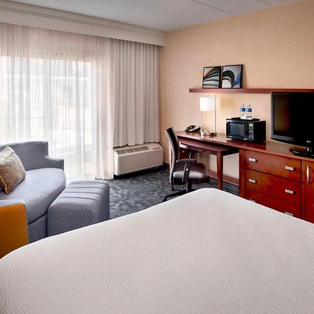 Отель Courtyard By Marriott Hartford Windsor Airport Экстерьер фото